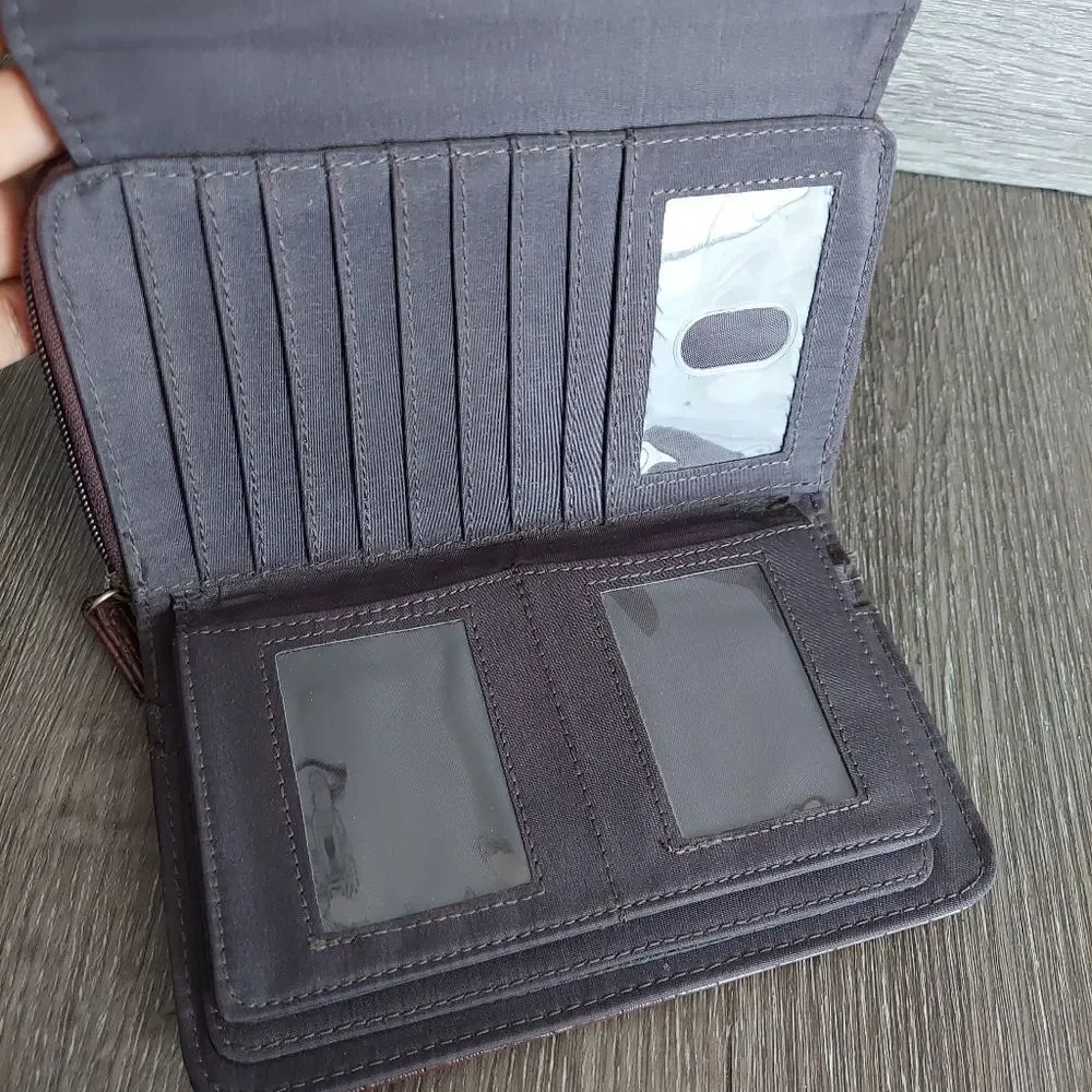 Croc Embossed Brown Wallet - Picture 4 of 9